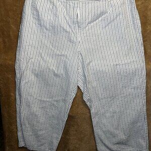 Hannah Stretch‎ Women's Sz 8 Grey White Black Stripe Capri Pants C03